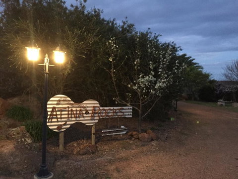 Atina Rocks Country Homestead - Hotel QLD 2