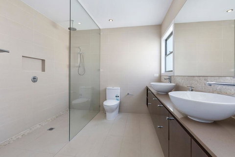 Augusta House - Hotel QLD 3