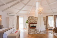Book Mudgeeraba Accommodation Vacations Hotel QLD Hotel QLD