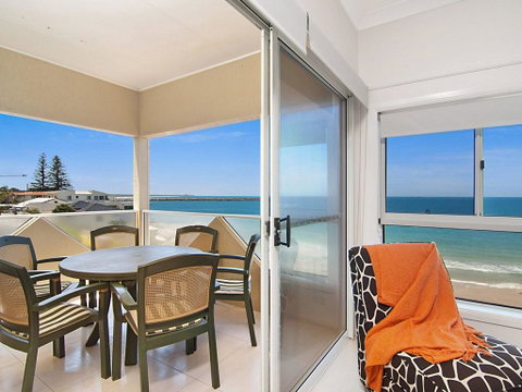 Avalon 3 - Views To Die For - Across The Road From Convent Beach - Hotel QLD 0