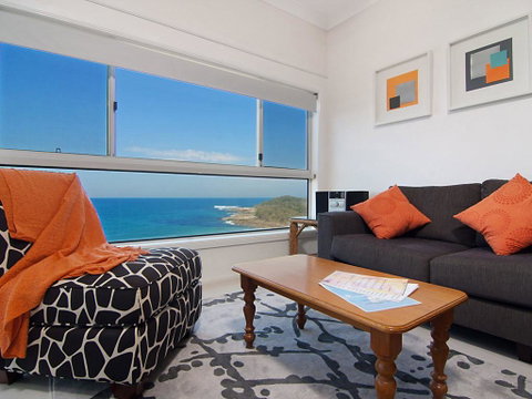 Avalon 3 - Views To Die For - Across The Road From Convent Beach - Hotel QLD 2