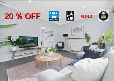 BALLARAT CLOSE 2 CBD + HOSPITAL+3BR HOME+NETFLIX + WiFi + Gift - Hotel QLD 0