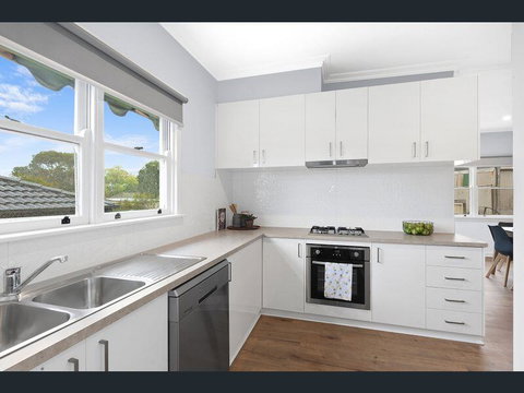 BALLARAT CLOSE 2 CBD + HOSPITAL+3BR HOME+NETFLIX + WiFi + Gift - Hotel QLD 3