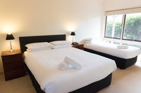 Book Warrenheip Accommodation Vacations Hotel QLD Hotel QLD