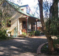 Ballarat cottages incorporating yarrowee cottage and Admirals cottage - Hotel QLD