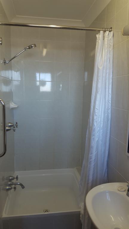 Bathurst Gold Panner - Hotel QLD 3