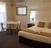 Bathurst Gold Panner - Hotel QLD