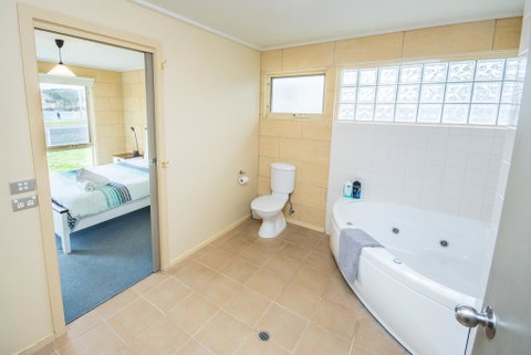 Bayview No 1 - Next To The Beach! - Hotel QLD 1