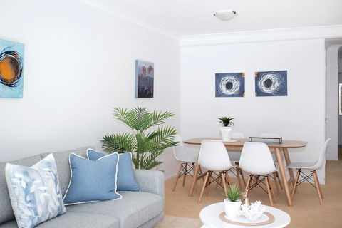 Beach Side Holiday Apartment - Hotel QLD 3
