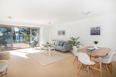 Beach Side Holiday Apartment - Hotel QLD 1