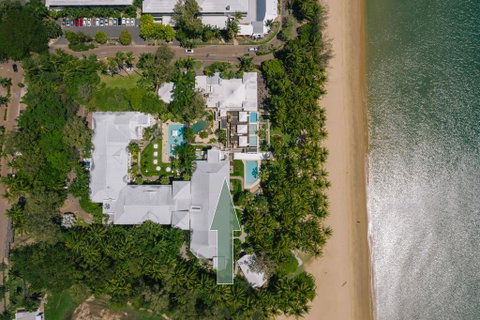 Beachfront Apt. In Alamanda Beachfront Resort (17) - Hotel QLD 1