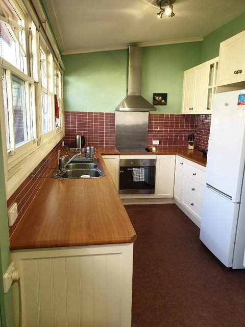 Redruth - 2 Bedroom Cottage Situated In Wandiligong - Hotel QLD 3
