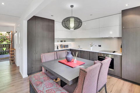 Ren Basera - Hotel QLD 1