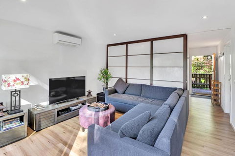 Ren Basera - Hotel QLD 2