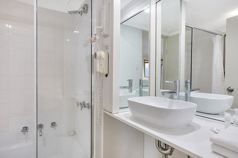 Renovated Stylish Studio - Hotel QLD 2