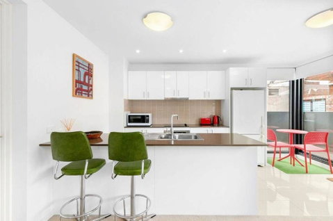 Right In The Centre Of Town - Hotel QLD 2