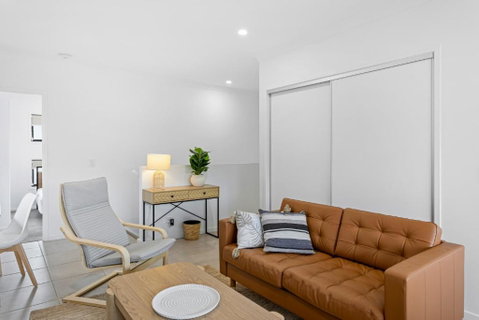 Riverside 3-Bed Home With Study Nook And BBQ - Hotel QLD 1