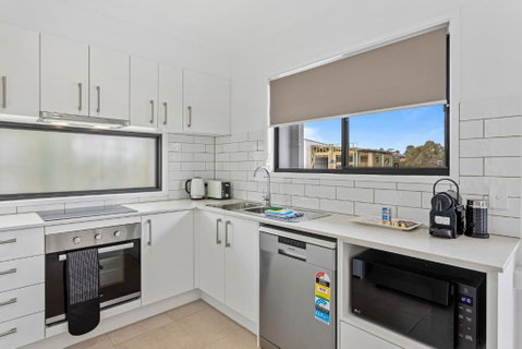 Riverside 3-Bed Home With Study Nook And BBQ - Hotel QLD 3