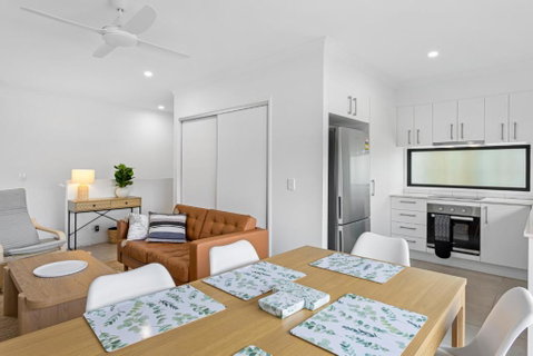 Riverside 3-Bed Home With Study Nook And BBQ - Hotel QLD 0