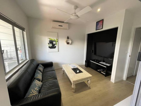 Relax At Trinity Beach Getaway, Blue Lagoon, Trinity Beach - Hotel QLD 2
