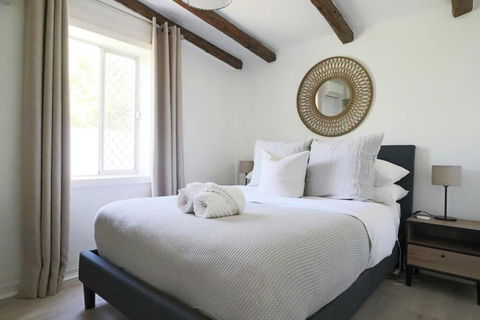 Rustic Chic 200 Metres From CBD - Hotel QLD 3
