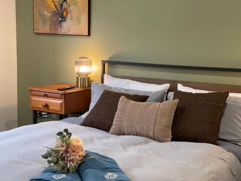 Royal Romanesque Holiday House In Dakabin - Hotel QLD 1