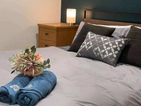Royal Romanesque Holiday House In Dakabin - Hotel QLD 3