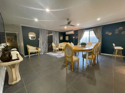 Royal Romanesque Holiday House In Dakabin - Hotel QLD 0