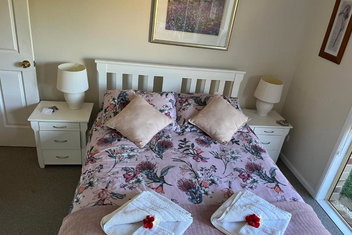 Robyn\'s Nest - Bed And Breakfast with Hotel QLD