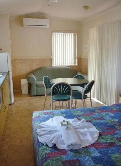 Roma Big Rig Tourist Park - Hotel QLD 2