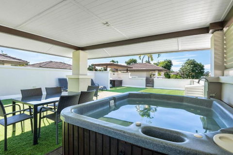 Rooftop Tranquility At Stunning Temple Resort - Hotel QLD 0