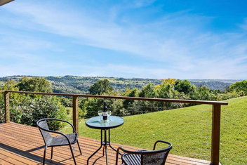 Rosebrook Cottages with Hotel QLD