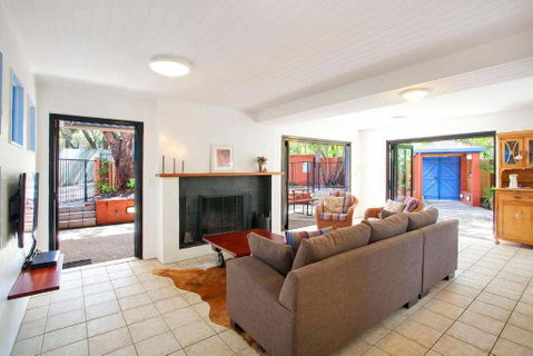 Ross Cres Spacious Private Beach House - Hotel QLD 1