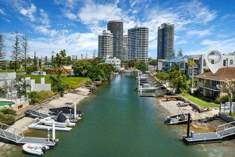 Runaway Bay Waterfront Delight - Hotel QLD 0