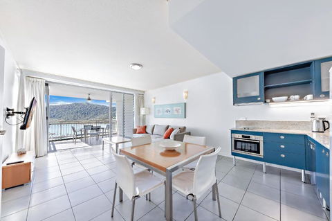 Sails On The Sea - Club Wyndham - Hotel QLD 1