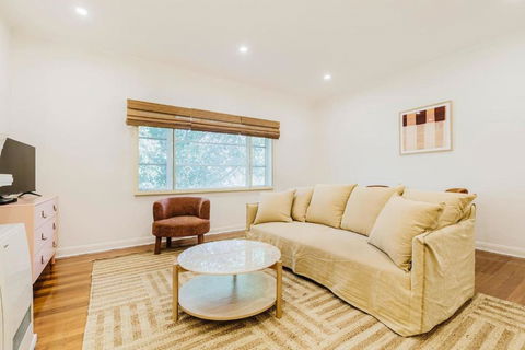 Salmon Calm - Trendy Velvet Allure By Albert Park - Hotel QLD 2