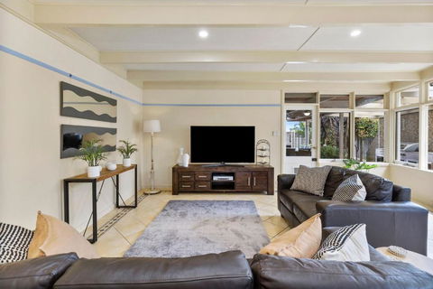 SANDY ANN At Lonnie - Hotel QLD 2