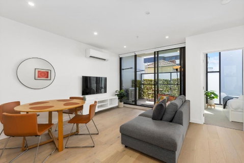Spacious & Bright Apt Near Major Hospital Precinct - Hotel QLD 1