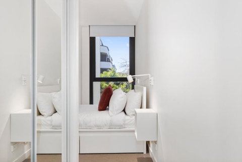 Spacious & Bright Apt Near Major Hospital Precinct - Hotel QLD 3