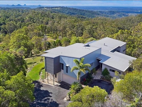 Surrounding Areas Allow You To Do As Little Or As Much As You Like - Hotel QLD 0