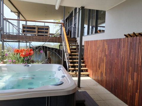 Surrounding Areas Allow You To Do As Little Or As Much As You Like - Hotel QLD 1
