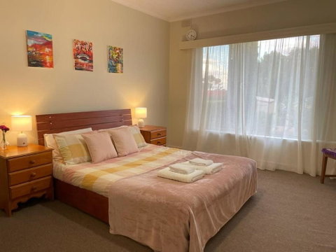 The Hidden Gem Exquisite 3BR Retreat In Berri - Hotel QLD 1