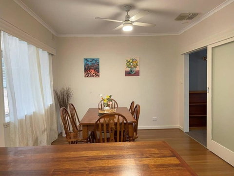 The Hidden Gem Exquisite 3BR Retreat In Berri - Hotel QLD 2