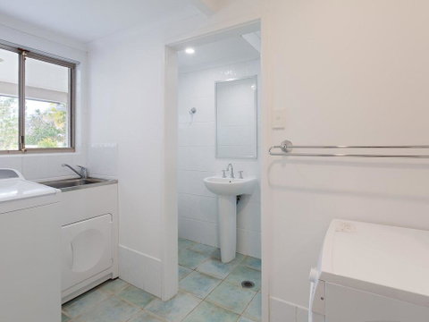 Beauty And The Beach', 88 Foreshore Drive - Large Home With WIFI & Water Views - Hotel QLD 2