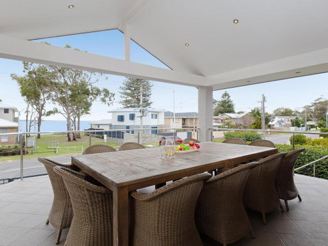 Beauty And The Beach', 88 Foreshore Drive - Large Home With WIFI & Water Views - Hotel QLD 0