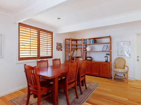 Beauty And The Beach', 88 Foreshore Drive - Large Home With WIFI & Water Views - Hotel QLD 1