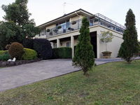 Book Cooranbong Accommodation Vacations Hotel QLD Hotel QLD