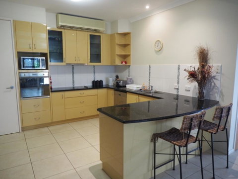 Bed And Breakfast With Airport Transfers And Rental Car - Hotel QLD 1