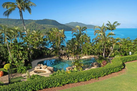 Bella Azure Two Bedroom Two Bathroom Spacious Ocean-view Apartment With Golf Buggy - Hotel QLD 1
