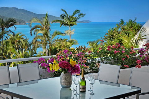 Bella Azure Two Bedroom Two Bathroom Spacious Ocean-view Apartment With Golf Buggy - Hotel QLD 0